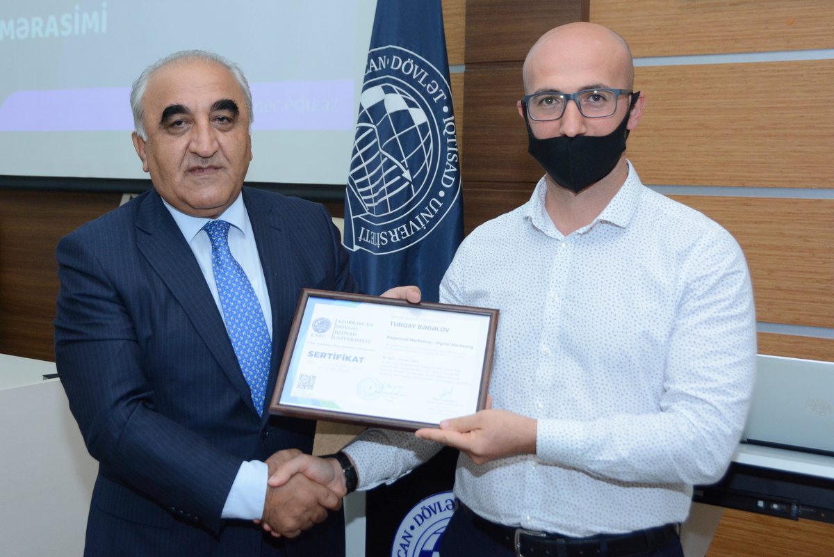 UNEC-də məzunlara sertifikatlar verilib - FOTOLAR