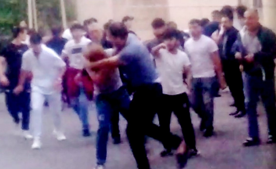 Toyda dava, bəy və qardaşı bıçaqlandı - atası öldü