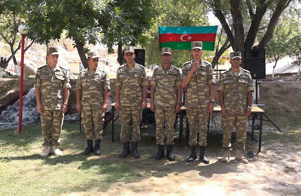 Orduda qazilərlə əsgərlərin görüşü keçirilib - FOTO