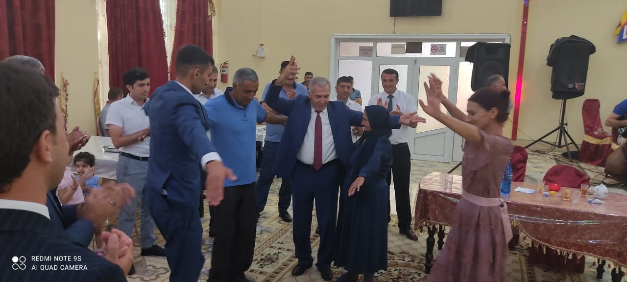 Deputat qazinin toyunda iştirak etdi - FOTO