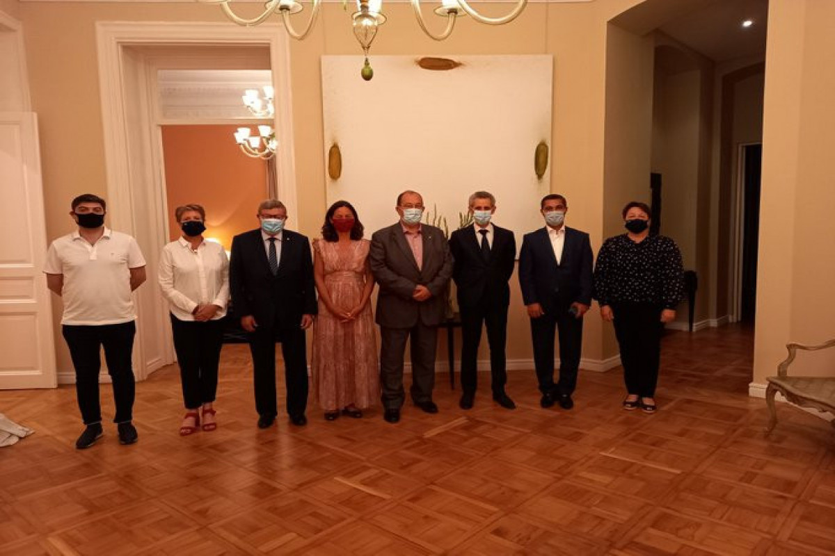 Fransız deputatlar Bakıya gəldilər