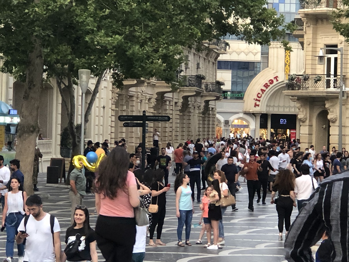 “İzdihamlı yerlərdən yayının, maska taxın” - Çağırış