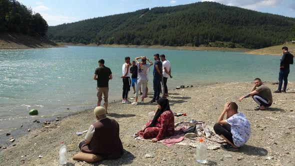 Üç övladını xilas edən ata özü boğulub öldü - FOTO