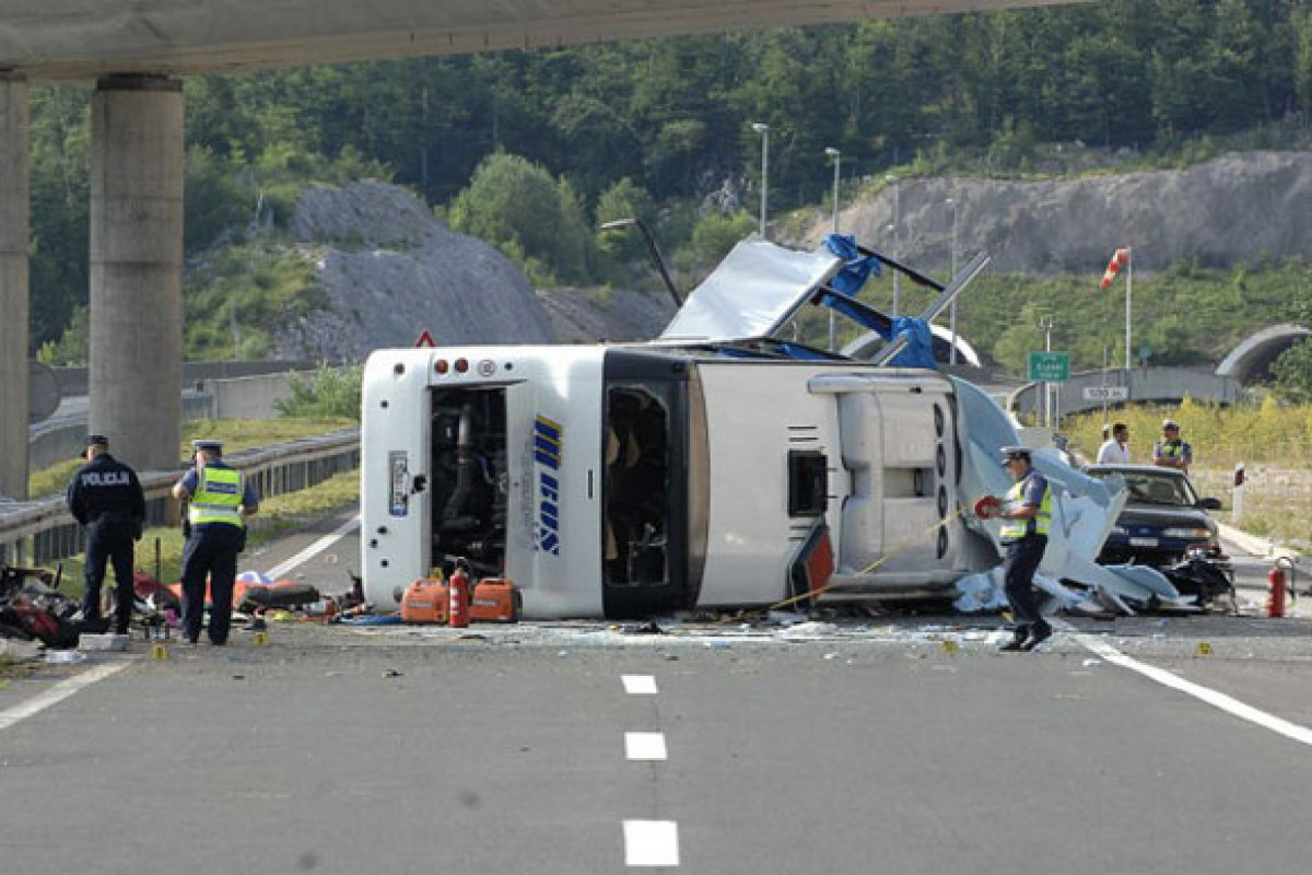 Xorvatiyada avtobus aşdı: ölənlər var