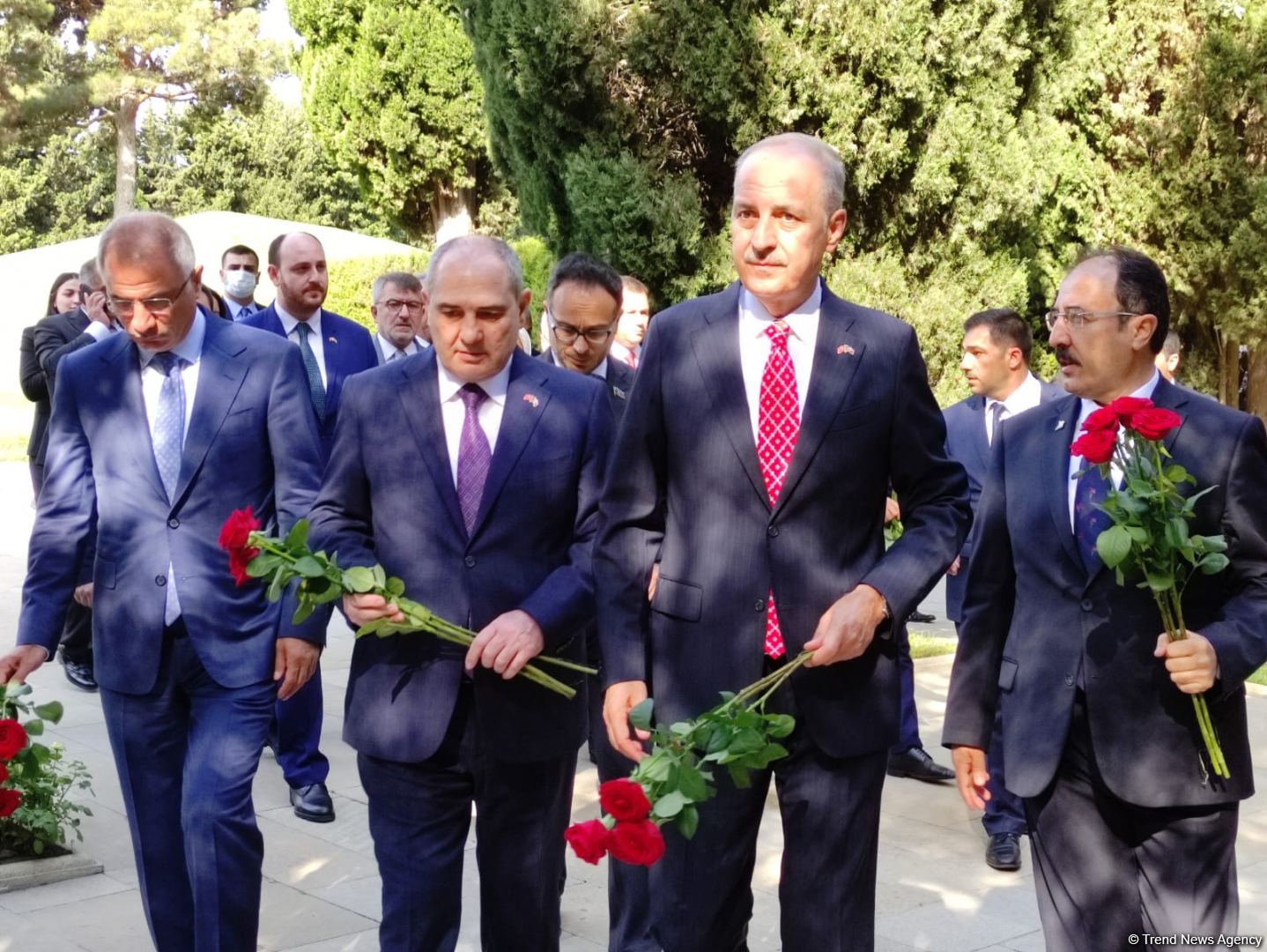  AKP nümayəndə heyəti Şəhidlər və Fəxri xiyabanı ziyarət etdi - FOTO 