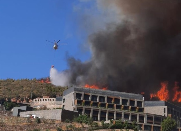 Bodrumda məşhur otel yanır - FOTO