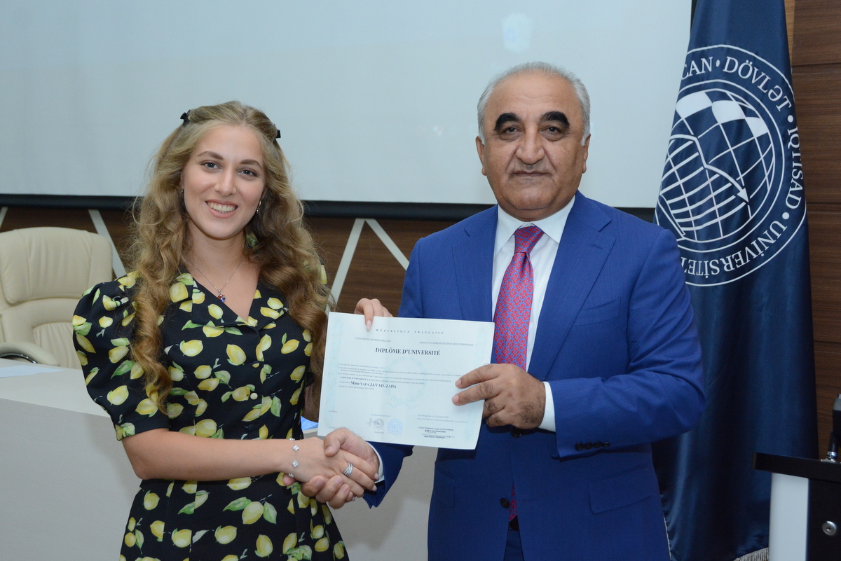 UNEC-in məzunlarına diplomlar təqdim edilib