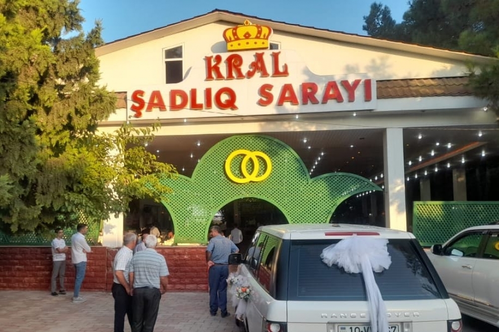 İki şadlıq sarayının sahibi məhkəməyə verildi