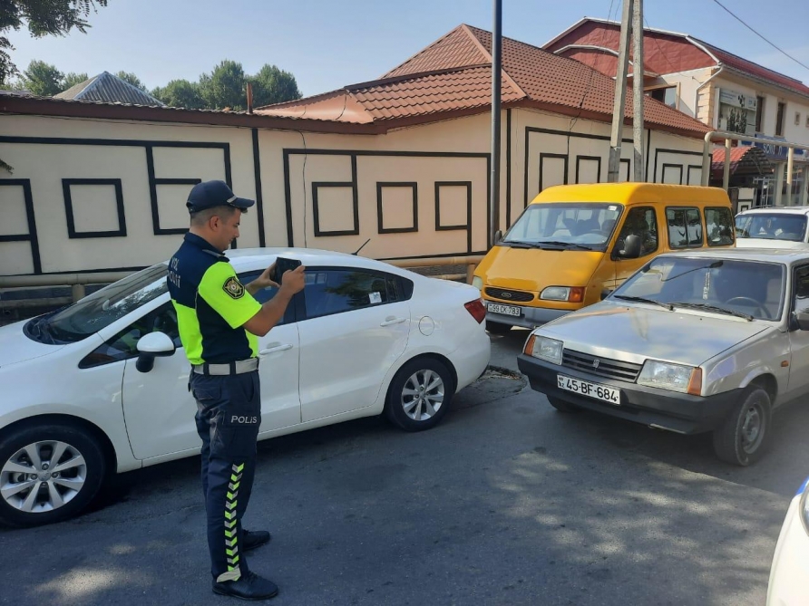 Parklanma qaydalarını pozan sürücülər cərimələndi
