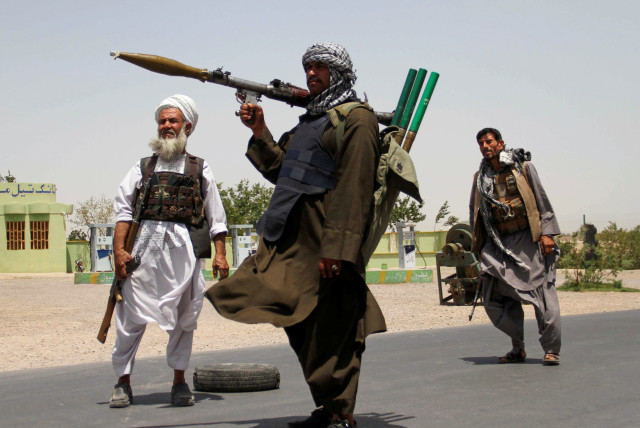 “Taliban” iki hava limanını ələ keçirdi