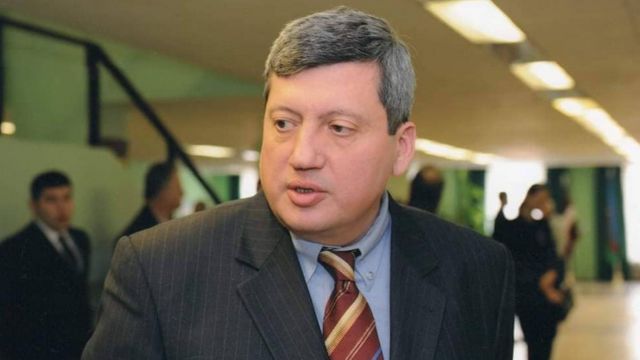 “Bəlkə kimsə sifariş verib?” - Sabiq nazir Vahabzadəni tənqid etdi