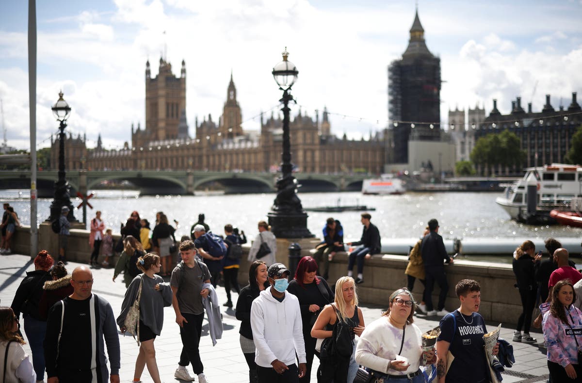Britaniyada daha 94 nəfər koronavirusdan öldü  