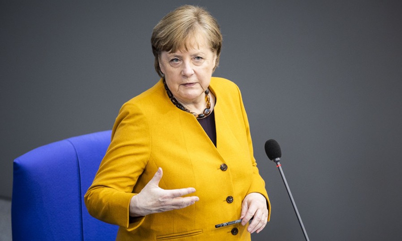 Merkel 15 min avro pensiya alacaq