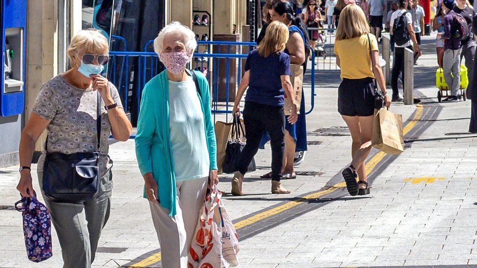 Britaniyada son sutkada 30 minə yaxın yoluxma