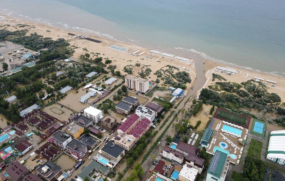 20-dən çox otel və sanatoriyanı su basdı