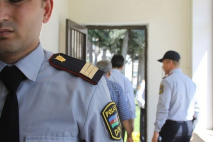 Polisi təhqir edən vəzifəli şəxs işdən çıxarıldı