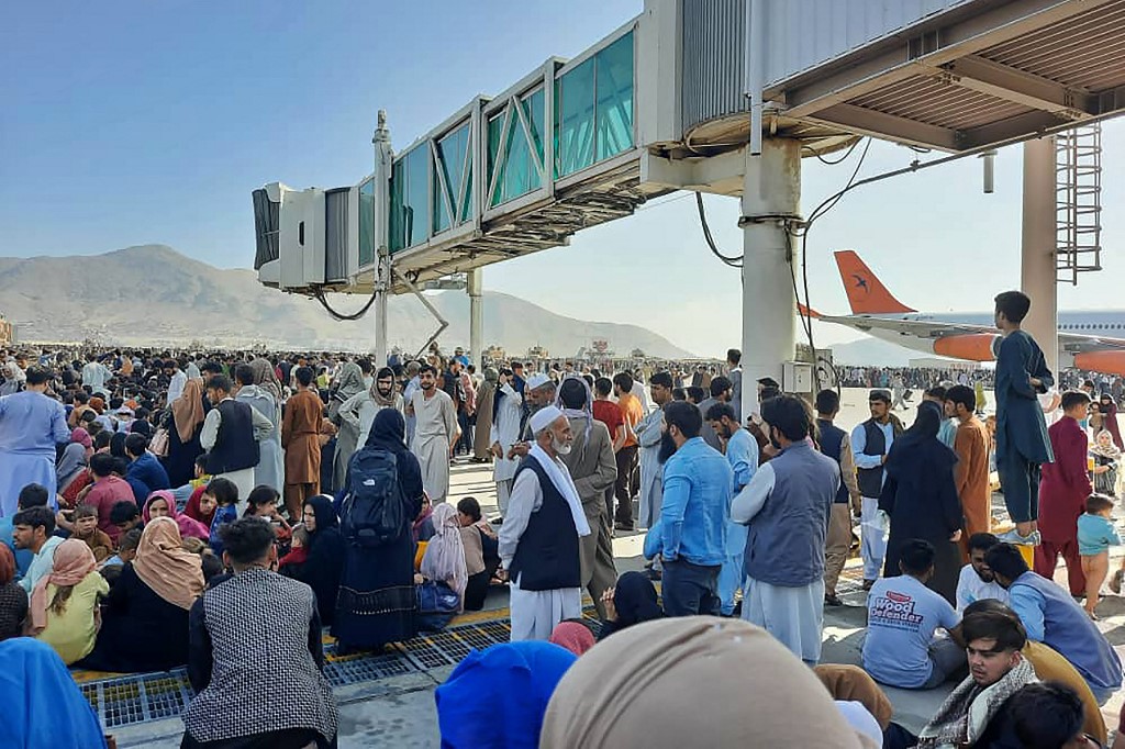 ABŞ Kabil aeroportunda iki silahlını öldürdü