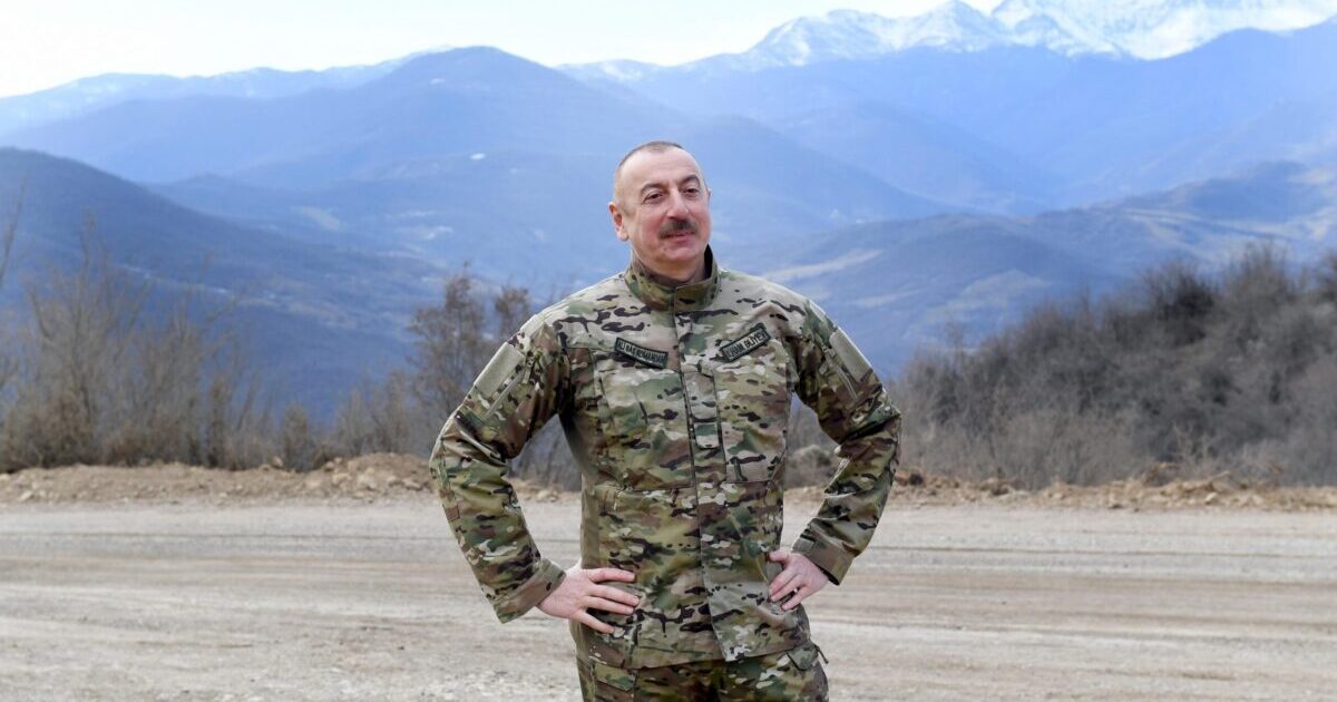 İlham Əliyev Kəlbəcərdə arıçılarla söhbət etdi - VİDEO