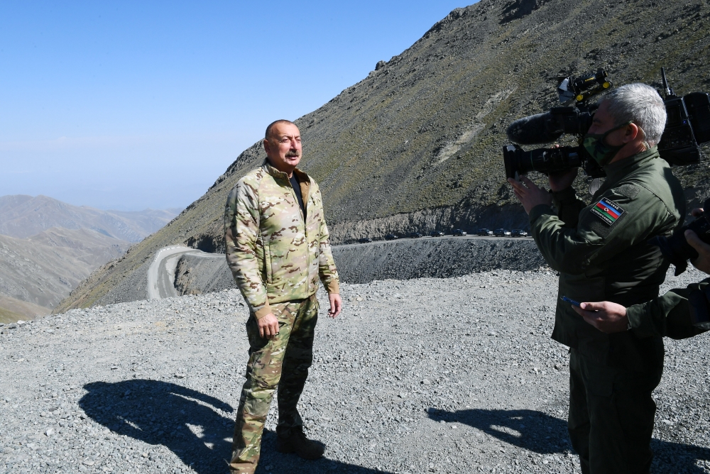 Prezident Kəlbəcərdə: “Şəhidlərimizin qanını alaraq qayıtdıq”