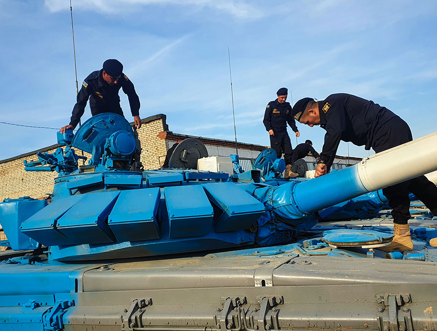 Tankçılarımız döyüş maşınlarının texniki vəziyyətini yoxladı