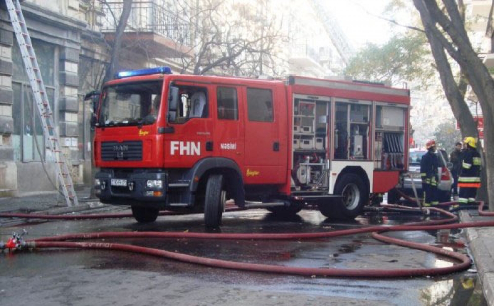 Binəqədidə yaşayış binasında yanğın 