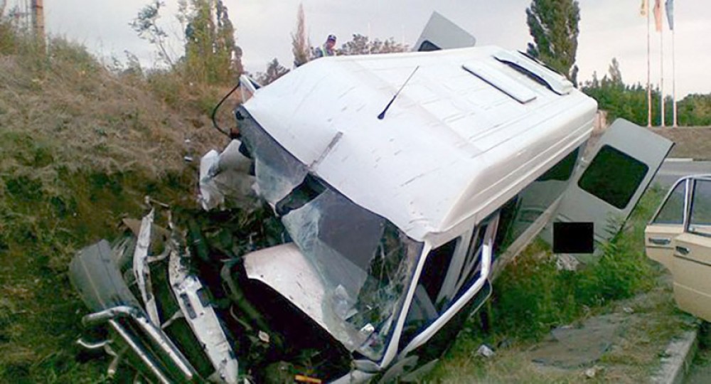 Goranboyda mikroavtobus aşdı: 4 nəfər öldü