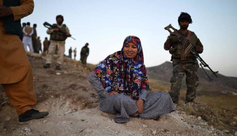 “Taliban”a qarşı çıxan ilk qadın vali nəzarətə götürüldü - FOTO