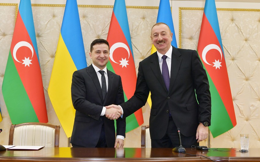 İlham Əliyev Zelenskini təbrik etdi  