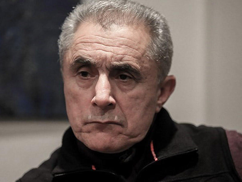 Alim Qasımov: “Heç kəs ailə həyatımıza qarışmasın”