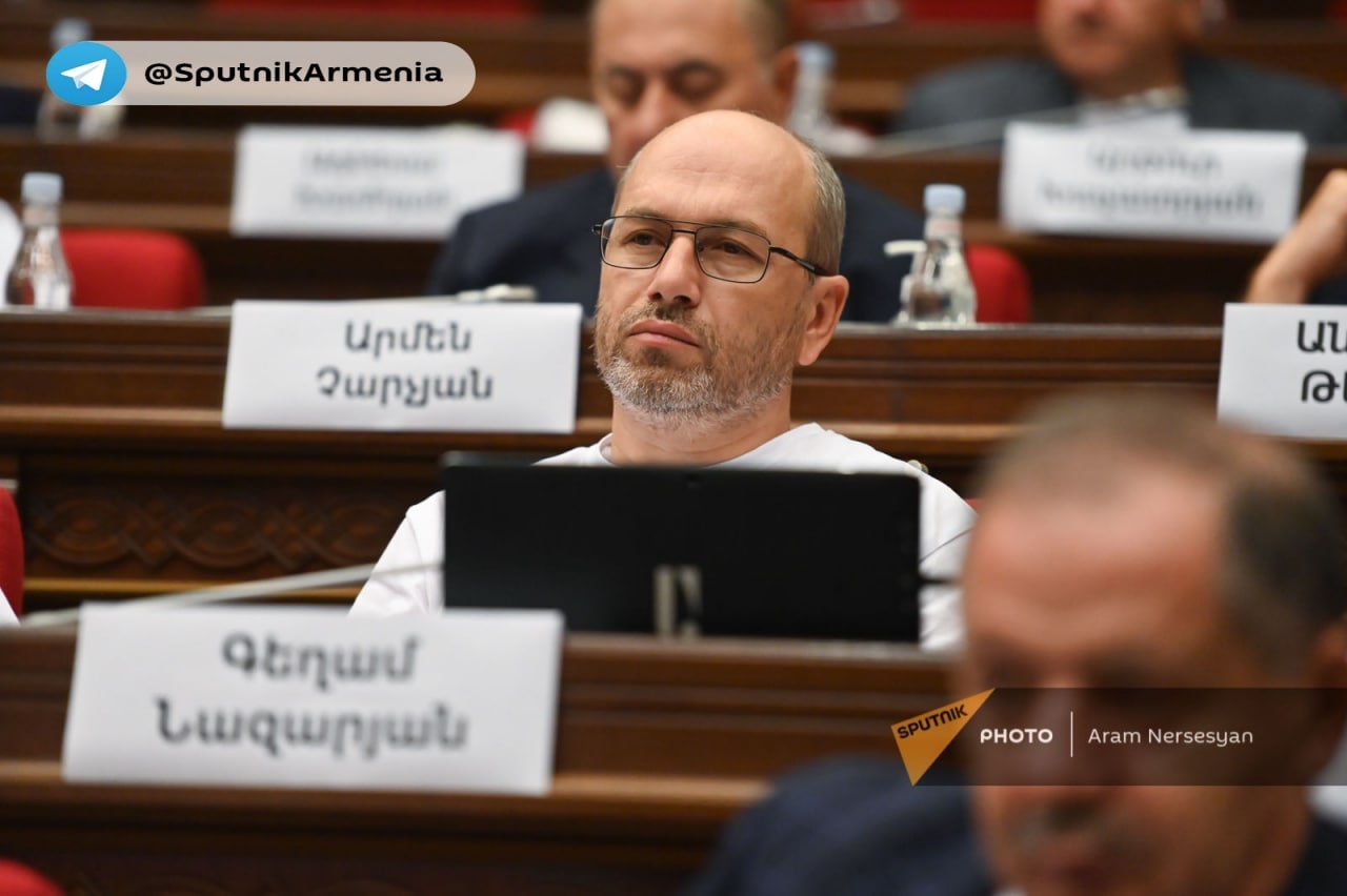 Erməni deputat döyüldü - xəstəxanaya aparıldı