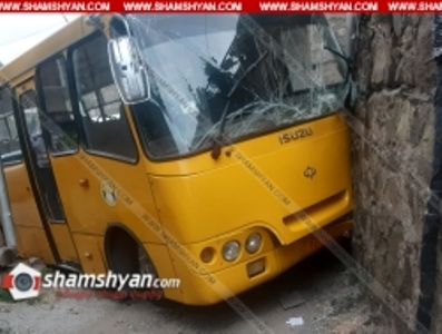 Ermənistanda avtobus divara çırpıldı, 7 yaralı var