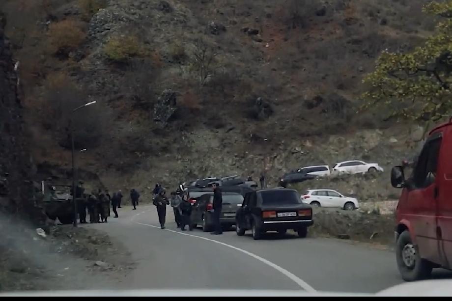 Azərbaycan hərbçiləri Qafan-Gorus yolunu bağlayıb