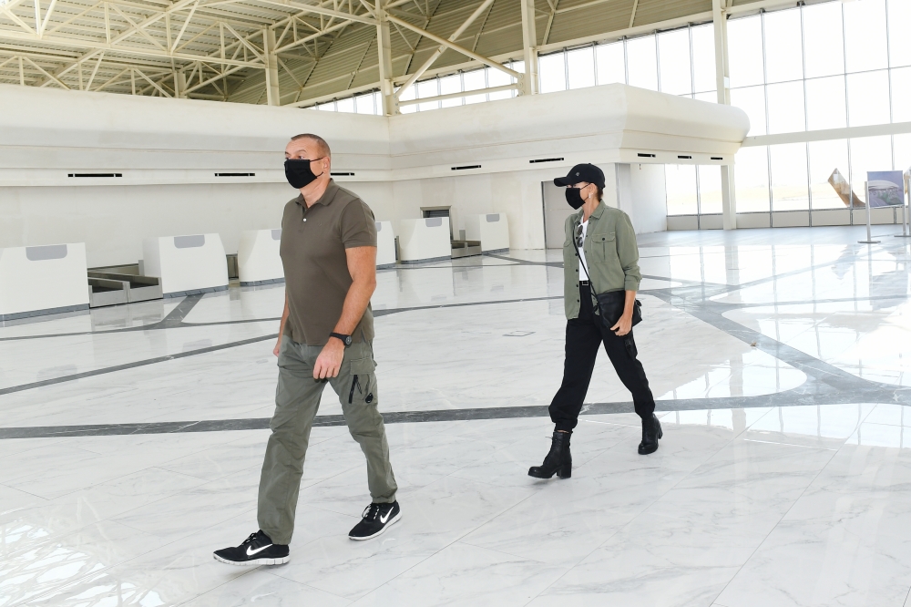 Prezidentlə xanımı Füzuli aeroportunda - YENİLƏNİB