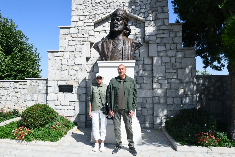 Şuşada Vaqifin büstünün açılışı oldu - YENİLƏNİB