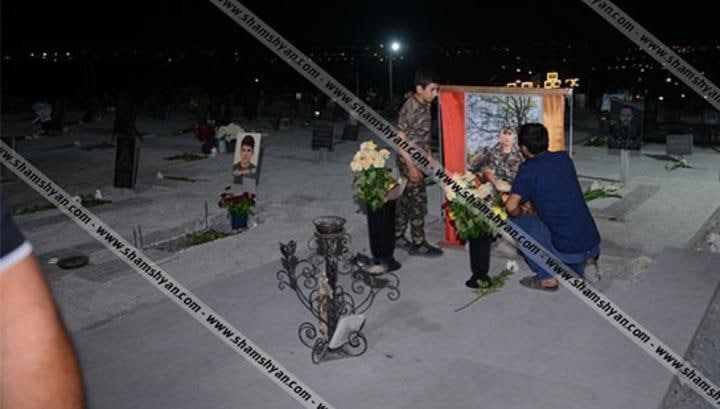 Ermənilər öz hərbçilərinin qəbrini təhqir etdilər