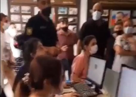 Poliklinikada maska taxmadı, işdən qovuldu - VİDEO