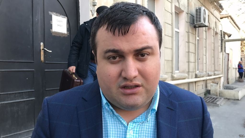 Rövşən Əkbərovun oğlunun hücumuna məruz qalan vəkil izahat verdi