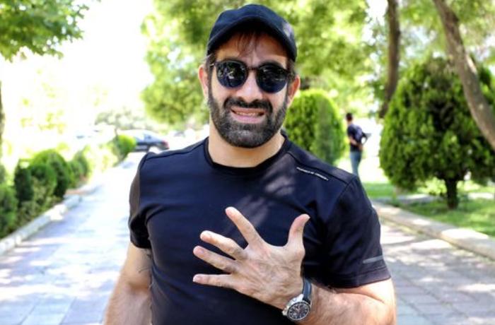 Rafael Ağayev: “Kompüter arxasında şirə dönürlər”