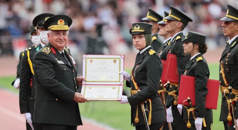 Türk ordusunun ilk hicablı zabiti – FOTO