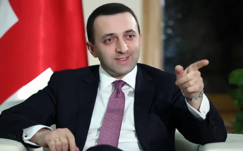 Baş nazir Saakaşvilini “dovşan” adlandırdı