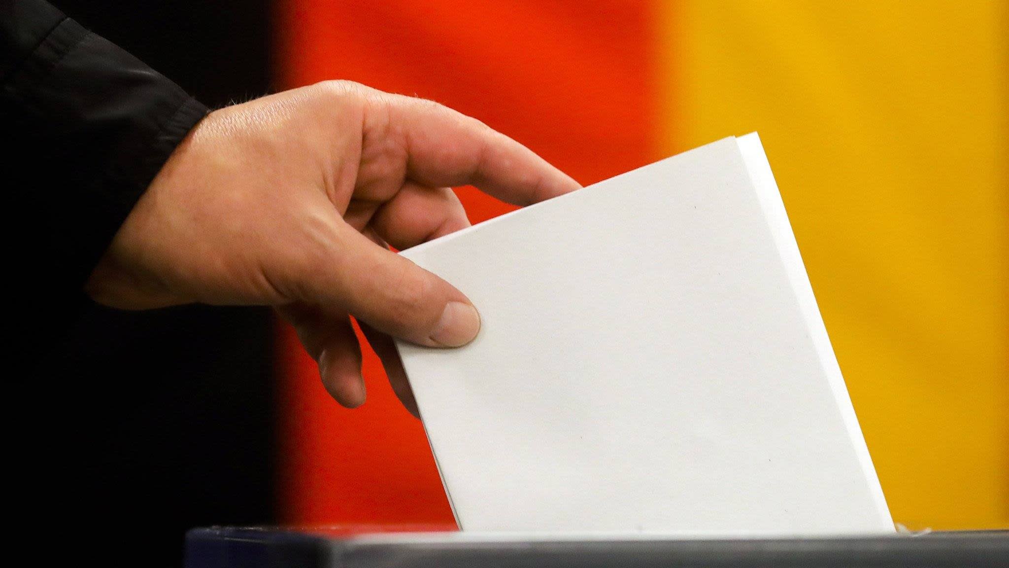 Almaniyada seçki öncəsi sosial demokratlar öndə gedir