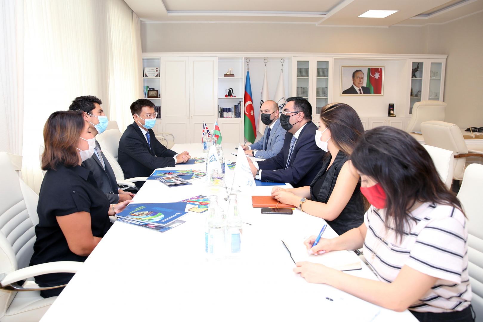“British Council”ın yeni rəhbəri Bakı Ali Neft Məktəbində olub - FOTO
