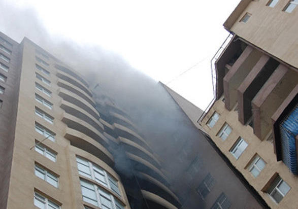 Yaşayış binasında yanğın - 12 nəfər təxliyə edildi