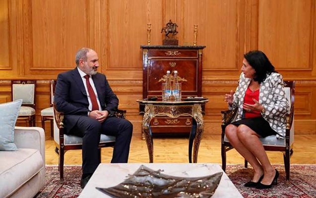 Zurabişvili Paşinyanla danışıqlar apardı