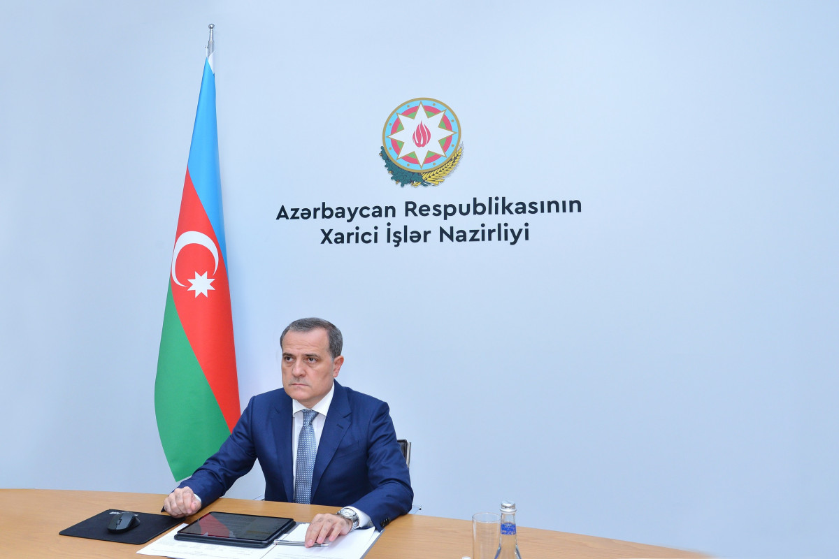 Ceyhun Bayramov diplomatlarla müşavirə keçirdi
