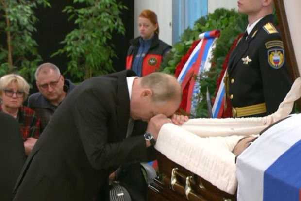Putin nazirlə vida mərasimində kövrəldi - VİDEO