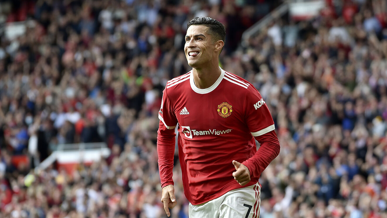 Ronaldo debüt oyununda het-trik etdi