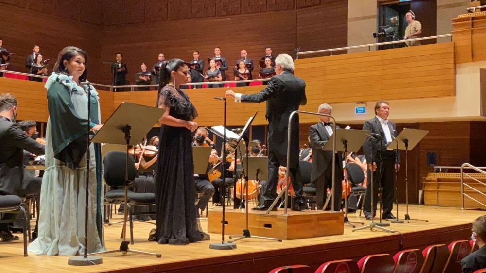 Türk dünyasının solistləri İzmirdə möhtəşəm konsert verdi