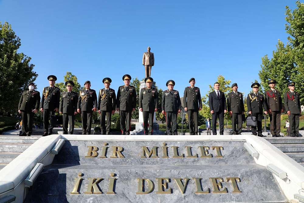 Kərim Vəliyev Ankarada Heydər Əliyev Parkını ziyarət edib