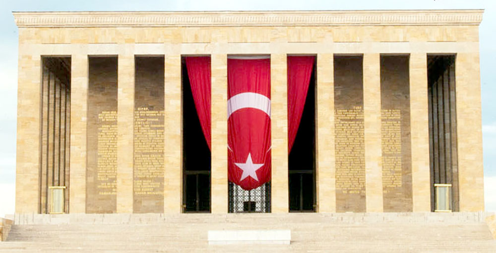 Kərim Vəliyev Anıtqəbiri ziyarət edib